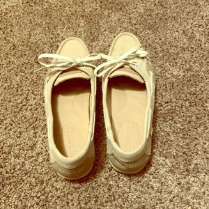 Woman’s Sperry Shoes size 7 never wore.